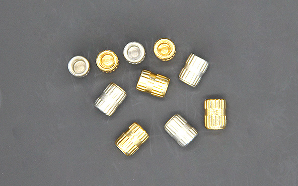 嵌入螺母